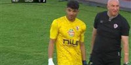 الدوري
      المصري
      الممتاز:
      محمد
      صبحي
      حارس
      الزمالك
      يغادر
      مباراة
      سيراميكا
      كليوبارتا
      بسبب
      الإصابة
      في
      الدقيقة
      80
      ومشاركة
      محمد
      عواد