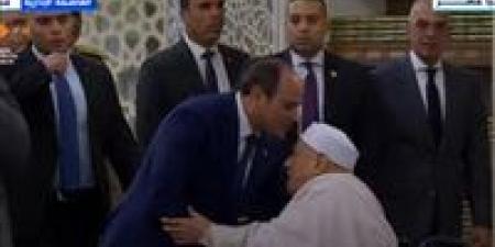 تقدير
      للعلم
      والعلماء..الرئيس
      السيسي
      يقبل
      رأس
      أحمد
      عمر
      هاشم
      في
      صلاة
      عيد
      الأضحى
      المبارك