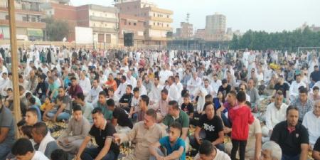 آلاف
      المواطنين
      يؤدون
      صلاة
      عيد
      الأضحى
      المبارك
      بالساحة
      الشعبية
      في
      الشرقية