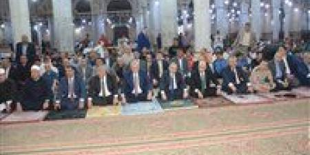 وسط
      أجواء
      مبهجة..
      محافظ
      الغربية
      يؤدي
      صلاة
      العيد
      بمسجد
      السيد
      البدوي
      ويهنئ
      الأهالي
      بعيد
      الأضحى
      المبارك