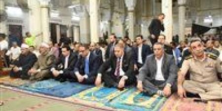 محافظ
      الفيوم
      يؤدي
      صلاة
      عيد
      الأضحى
      المبارك
      بمسجد
      ناصر
      الكبير