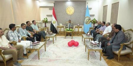 محافظ
      مطروح
      يستقبل
      المهنئين
      بعيد
      الأضحى
      المبارك..
      صور