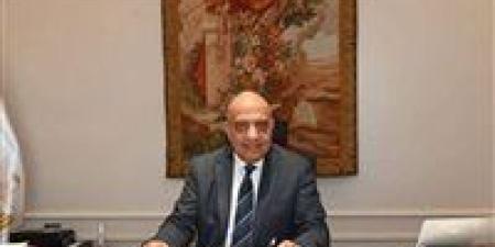 وزير
      الكهرباء
      يتابع
      انتظام
      سير
      العمل
      وضمان
      جودة
      التغذية
      الكهربية
      خلال
      العيد