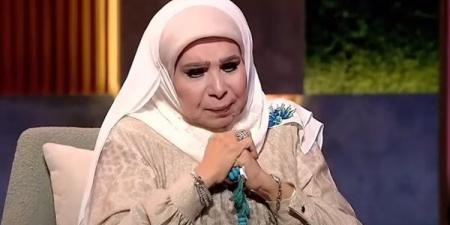 "الأوضة
      كانت
      مليانة
      ملائكة"..
      مديحة
   ...