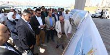 وزير
      الإسكان
      ومحافظ
      الإسكندرية
      يتفقدان
      مشروع
      كوبري
      45
      "محور
      السادات"