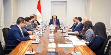 وزير
      الخارجية
      يعقد
      اجتماعًا
      مع
      قيادات
      وأعضاء
      مكتب
      نائب
      الوزير
      لمتابعة
      ملفات
      التعاون
      الخارجي