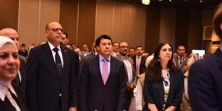 بدعوة
      من
      "الشباب
      والرياضة"..وزير
      العمل
      يشارك
      في
      احتفالية
      بشأن
      برنامج
      "مشواري