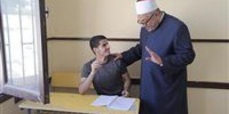 رئيس
      قطاع
      المعاهد
      الأزهرية
      ووكيلاه
      يتفقدون
      امتحان
      النحو
      لطلاب
      القسم
      العلمي