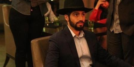 قبل
      طرحه..
      مينا
      مسعود
      يحتفل
      ...