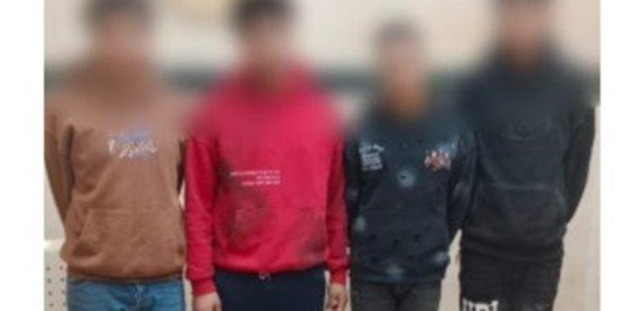 وثقوا
      جريمتهم
      بالفيديو..
      4
      طلاب
      يستدرجون
      زميلهم
      ويعتدون
      عليه
      بالضرب
      داخل
      مدرسة
      بالقاهرة