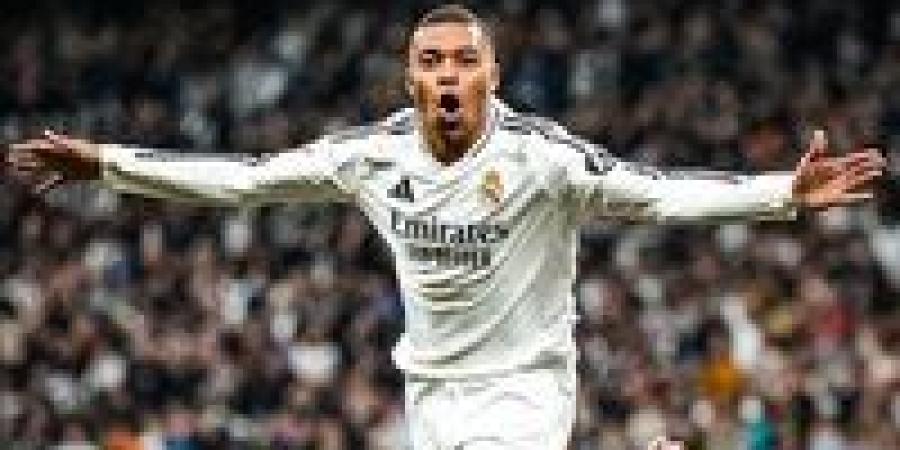 كيليان
      مبابي
      يقود
      ريال
      مدريد
      للفوز
      على
      لاس
      بالماس
      (1/4)
      في
      الدوري
      الإسباني