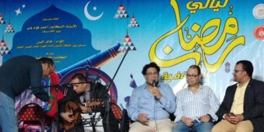 جمهور
      الحديقة
      الثقافية
      يحتفي
      بمسرحية
      "انهم
      يزرعون
      البيض"
      للكاتب
      محمد
      زناتي..
      صور