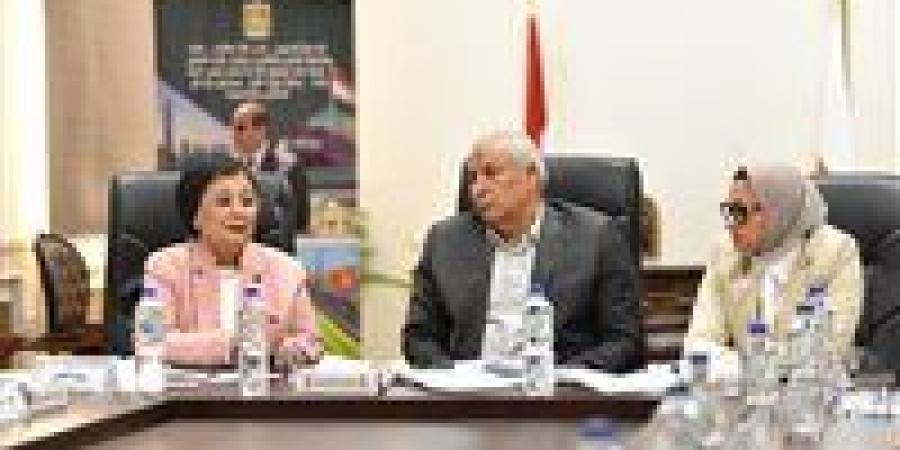 الصحة
      تشيد
      بجهود
      الوادي
      الجديد
      في
      تنفيذ
      خطة
      تحسين
      الخصائص
      السكانية
      وتحقيق
      أهداف
      الاستراتيجية
      الوطنية
      للسكان
