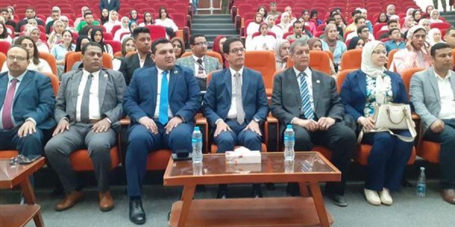 رئيس
      جامعة
      بنها:
      الذكاء
      الاصطناعي
    ...