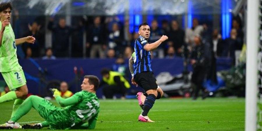 إنتر ميلان يتفوق على برشلونة بثنائية في الشوط الأول بدوري أبطال أوروبا