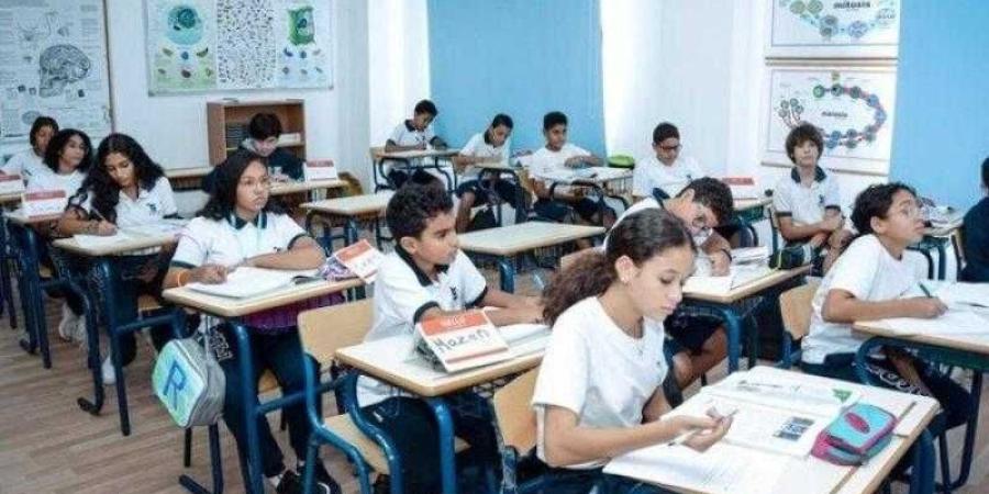 وزير
      التعليم
      يعلن
      بدء
      العام
      الدراسي
      2025
      /
      2026
      في
      المدارس
      الدولية
      7
      سبتمبر
      المقبل