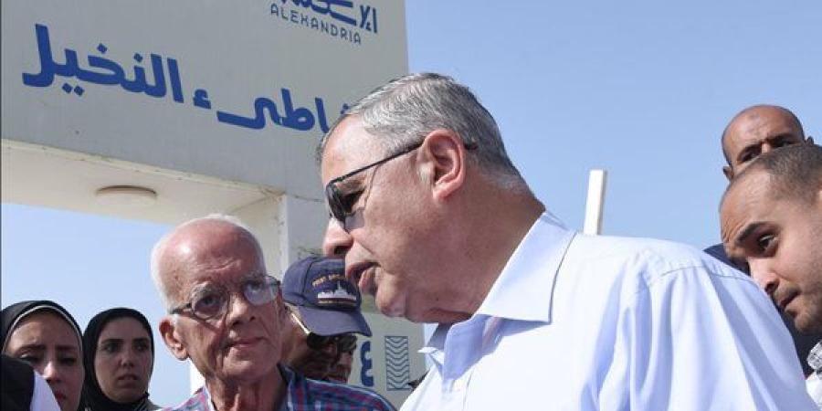 محافظ
      الإسكندرية
      يكلف
      مسئولي
      حى
      العجمي
      بغلق
      وتشميع
      المحال
      والمقاهي
      المخالفة