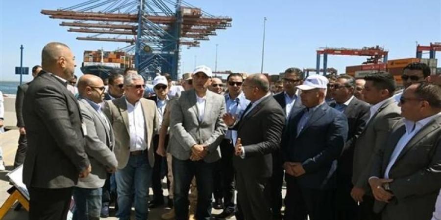 رئيس
      الوزراء
      يزور
      شركة
      قناة
      السويس
      للحاويات
      بميناء
      شرق
      بورسعيد