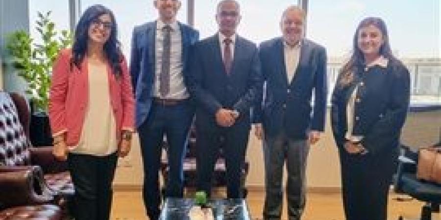 نائب
      وزير
      الإسكان
      يستقبل
      بعثة
      البنك
      الدولي
      لمتابعة
      "برنامج
      خدمات
      الصرف
      الصحي
      بالمناطق
      الريفية