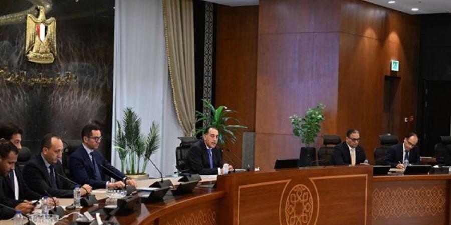 وزير
      الاستثمار
      يعرض
      تفاصيل
      إطلاق
      البث
      التجريبي
      للمنصة
      الإلكترونية
      الموحدة
      للتراخيص
      الاستثمارية..
      إنفوجراف