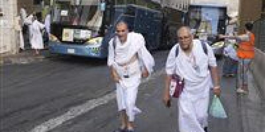 أكثر
      من
      مليون
      حاجًا
      يتوافدون
      إلى
      مكة
      في
      أول
      أيام
      المناسك