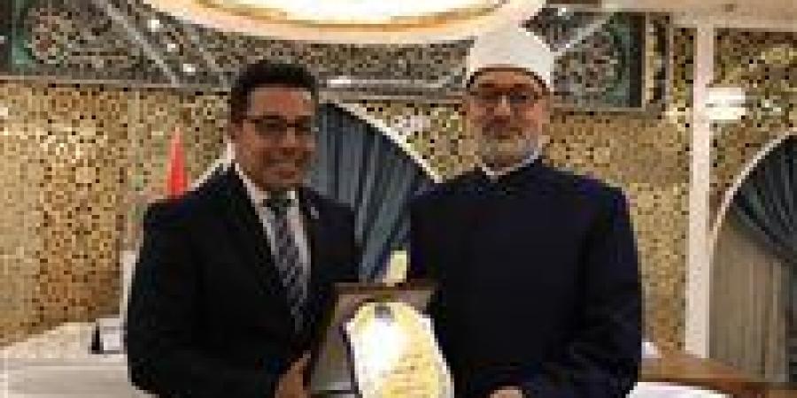حزب
      الوعي
      يلتقي
      فضيلة
      مفتي
      الجمهورية
      لتقديم
      التهنئة
      بعيد
      الاضحي
      وبحث
      آفاق
      التعاون