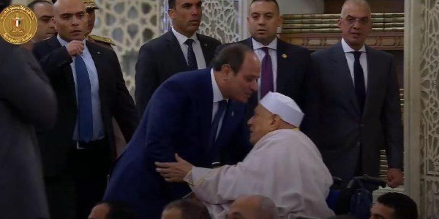 الرئيس
      السيسي
      يقبل
      رأس
      الدكتور
      أحمد
      عمر
      هاشم
      خلال
      أداء
      صلاة
      عيد
      الأضحى
