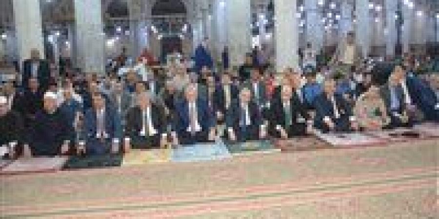 وسط
      أجواء
      مبهجة..
      محافظ
      الغربية
      يؤدي
      صلاة
      العيد
      بمسجد
      السيد
      البدوي
      ويهنئ
      الأهالي
      بعيد
      الأضحى
      المبارك