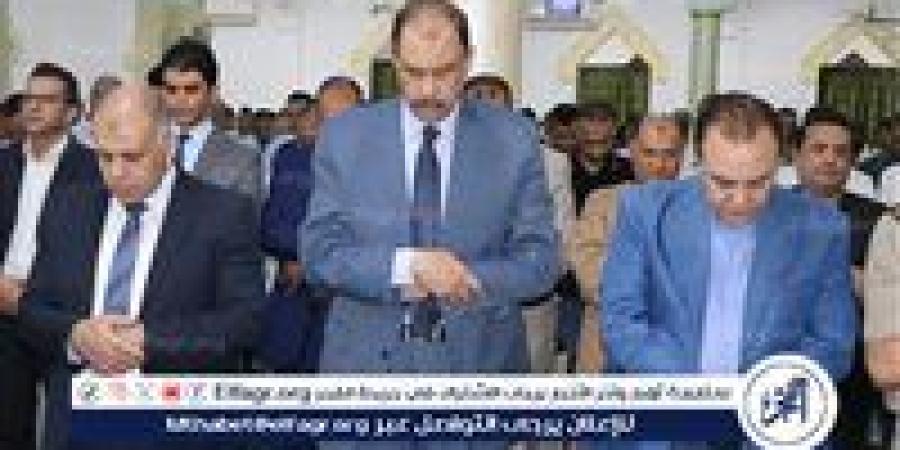 محافظ
      سوهاج
      يؤدي
      صلاة
      عيد
      الأضحى
      المبارك
      بمسجد
      "الشرطة"
      بمدينة
      ناصر