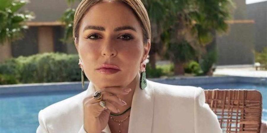 معكم
      منى
      الشاذلي..
      مها
      الصغير
      تغني
      «علي
      صوتك»
      ومنى
      عبد
      الغني
      تشاركها