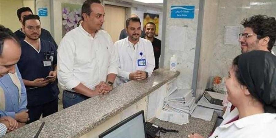 رئيس
      الرعاية
      الصحية
      يواصل
      جولاته
      التفقدية
      لمتابعة
      سير
      العمل
      وتنفيذ
      خطة
      التأمين
      الطبي
      بمحافظات
      القناة