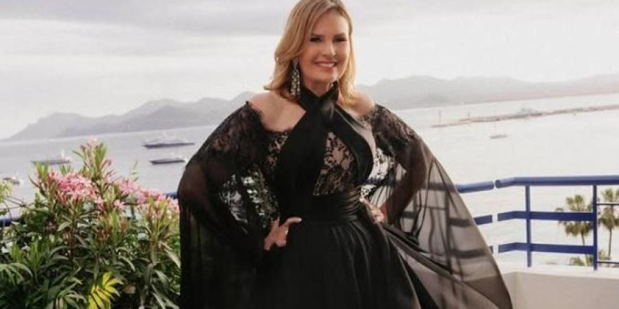 يسرا
      تخطف
      الأنظار
      بإطلالتها
      في
      أولى
      ليالي
      عيد
      الأضحى
      2025