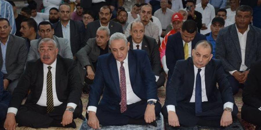 محافظ
      الغربية
      يؤدي
      صلاة
      العيد
      بمسجد
      السيد
      البدوي..
      صور