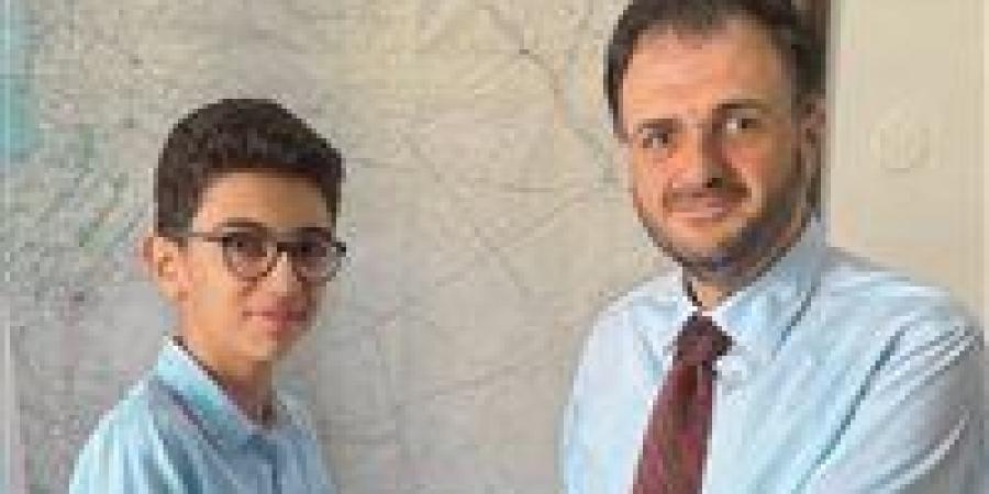 بادرة
      غير
      مسبوقة..
      وزير
      الاتصالات
      السوري
      يعين
      طفلاً
      متحدثاً
      باسم
      الوزارة