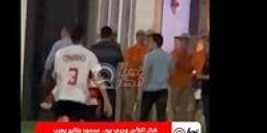 محمود
      بنتايج
      يحتفل
      بكأس
      مصر
      ويخرج
      بالكأس
      من
      ستاد
      القاهرة
      (فيديو)