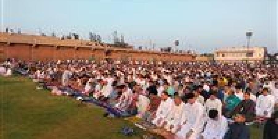 المواطنون
      يؤدون
      صلاة
      عيد
      الأضحى
      في
      ساحات
      الشرقية
