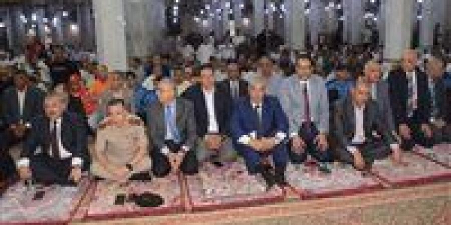 محافظ
      الغربية
      يؤدي
      صلاة
      العيد
      بمسجد
      السيد
      البدوي
      ويهنئ
      الأهالي
      بعيد
      الأضحى
      المبارك
