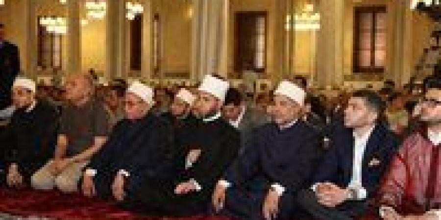 وزير
      الأوقاف
      يشهد
      صلاة
      الجمعة
      ...