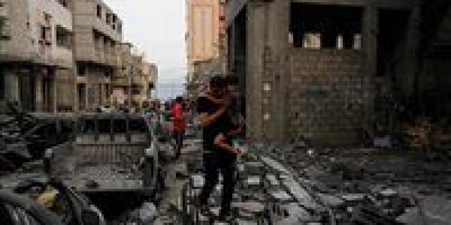استشهاد
      35
      فلسطينيا
      جراء
      القصف
      الإسرائيلي
      على
      غزة
      في
      أول
      أيام
      العيد