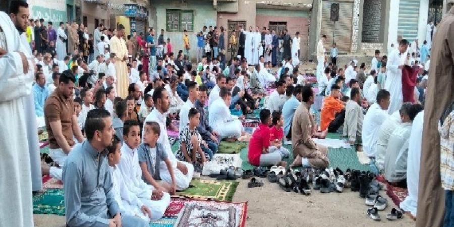 وسط
      أجواء
      روحانية..
      مئات
      المصلين
      يؤدون
      صلاة
      عيد
      الأضحى
      في
      ساحة
      المسجد
      البحري
      بالفيوم
