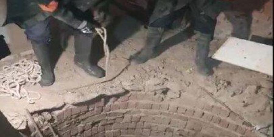 إنقاذ
      طفل
      سقط
      في
      بالوعة
      صرف
      صحي
      بالبحر
      الأحمر
