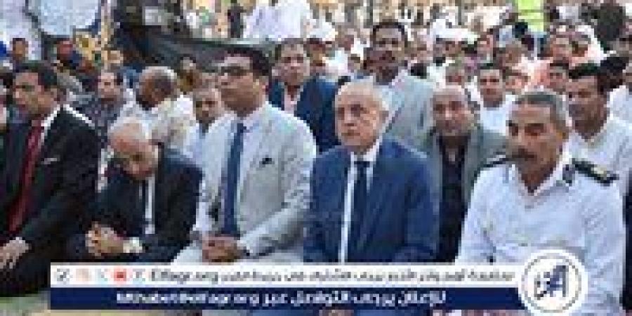 محافظ
      الأقصر
      يؤدى
      صلاة
      عيد
      الأضحى
      المبارك
      بساحة
      سيدي
      أبو
      الحجاج
      وسط
      آلاف
      المصلين