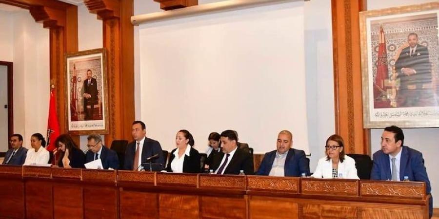 اعتقال
      مسؤولين
      وغموض
      "ملف
      الموظفين
      الأشباح"
      يشعلان
      جماعة
      الرباط