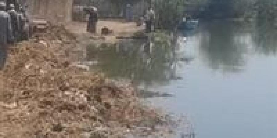 مياه
      ترعة
      الباجورية
      في
      المنوفية
      تغمر
      طريقي
      عزبتين
      في
      كفر
      ربيع
