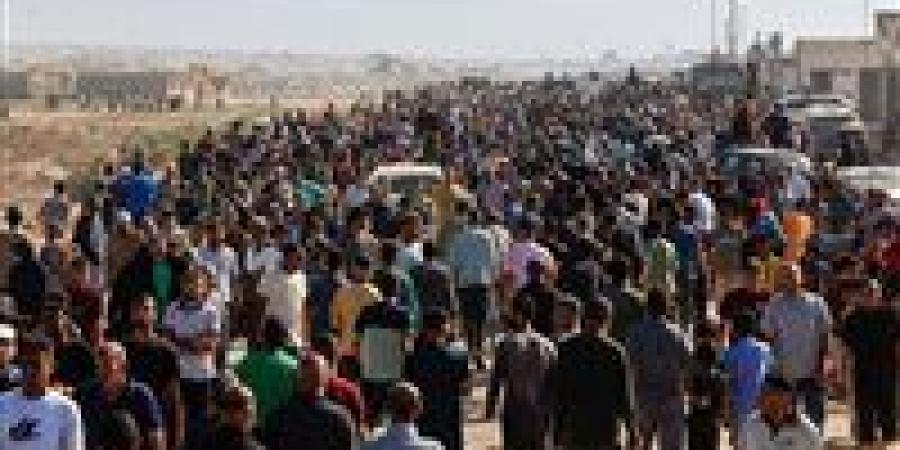 قناصة
      لمنع
      العصابات
      المسلحة
      ..
      شهداء
      وجرحى
      أثناء
      حصولهم
      على
      المساعدات