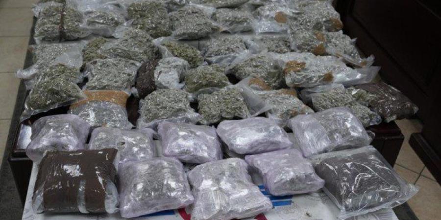 الجمارك
      الكويتية:
      ضبط
      نحو
      50
      كيلوجراما
      من
      المواد
      المخدرة
      قادمة
      عبر
      الشحن
      الجوي