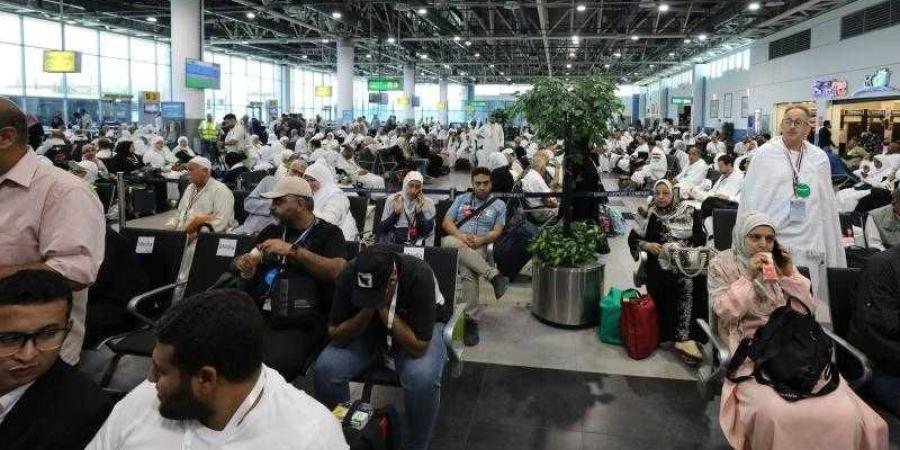 مصر
      للطيران
      تبدأ
      غداً
      جسرها
      الجوى
      لعودة
      حجاج
      بيت
      الله
      الحرام
      إلى
      أرض
      الوطن
      تسير
      10
      رحلات
      جوية