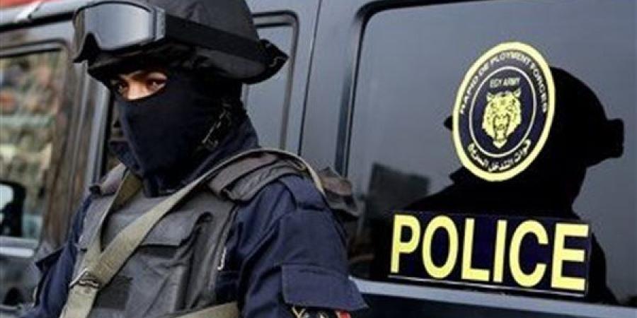 القبض
      على
      طالب
      بتهمة
      التعرض
      لفتاة
      أثناء
      سيرها
      بأحد
      شوارع
      الدقي