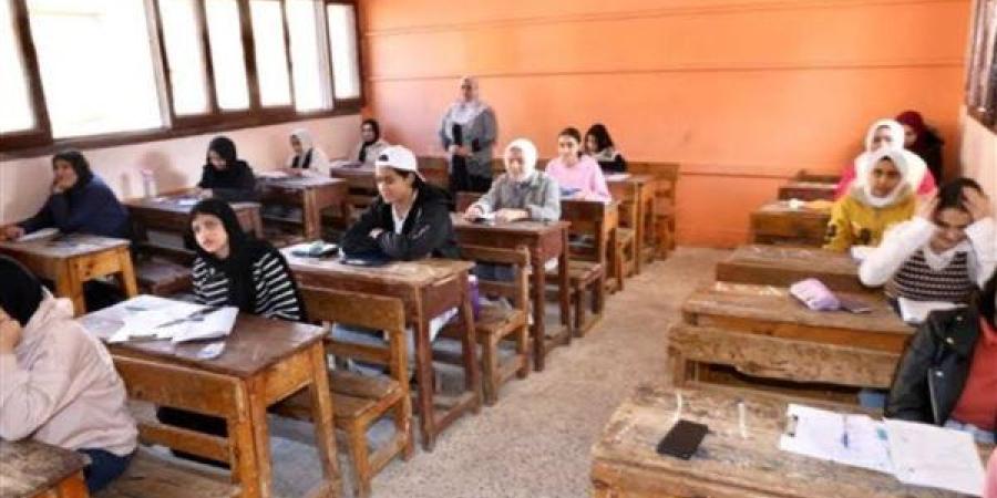 نتيجة
      ثالثة
      إعدادي
      برقم
      الجلوس
      والاسم
      2025