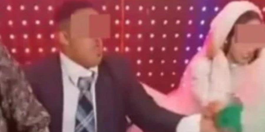 تسليم عروس الشاب المصاب بمتلازمة داون لأمها بعد تعهد بتزويجها بالسن القانونية